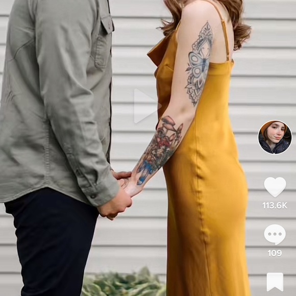 Beautiful silk dress - Picture 2 of 2